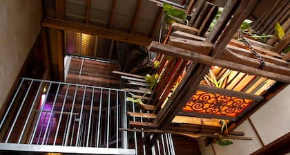 Impressive Gold Coast Tree House Ideal for Unique Queensland Holidays