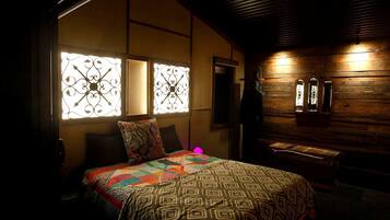 1 bedroom, desk, WiFi, bed sheets