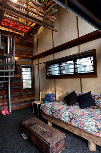 Impressive Gold Coast Tree House Ideal for Unique Queensland Holidays