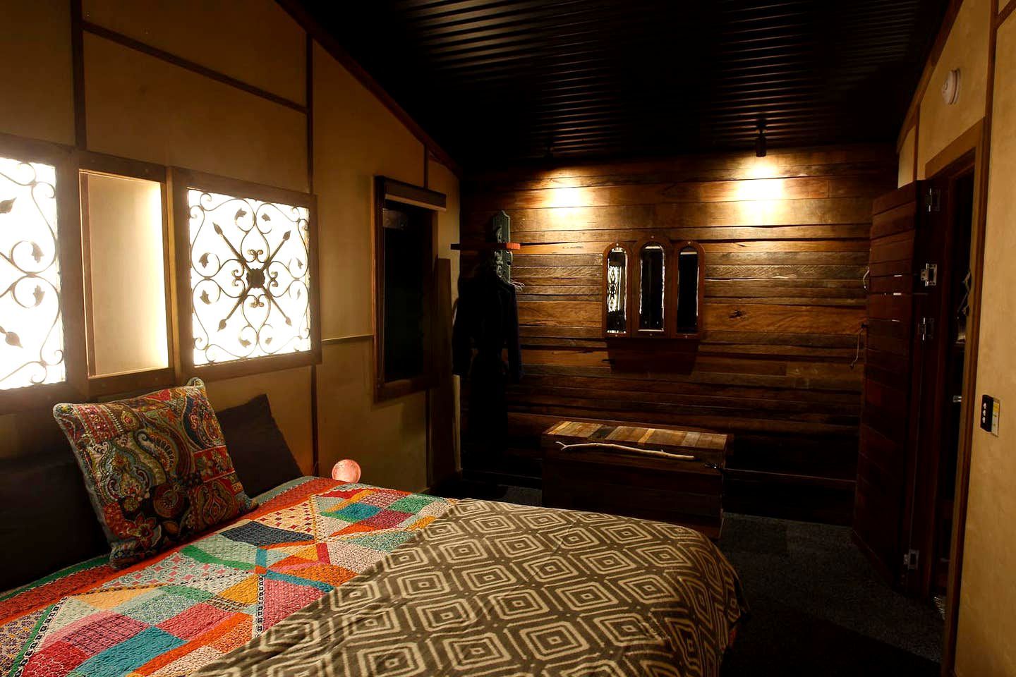 1 bedroom, desk, WiFi, bed sheets