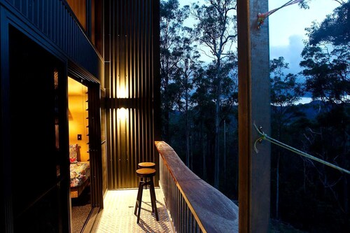 Impressive Gold Coast Tree House Ideal for Unique Queensland Holidays