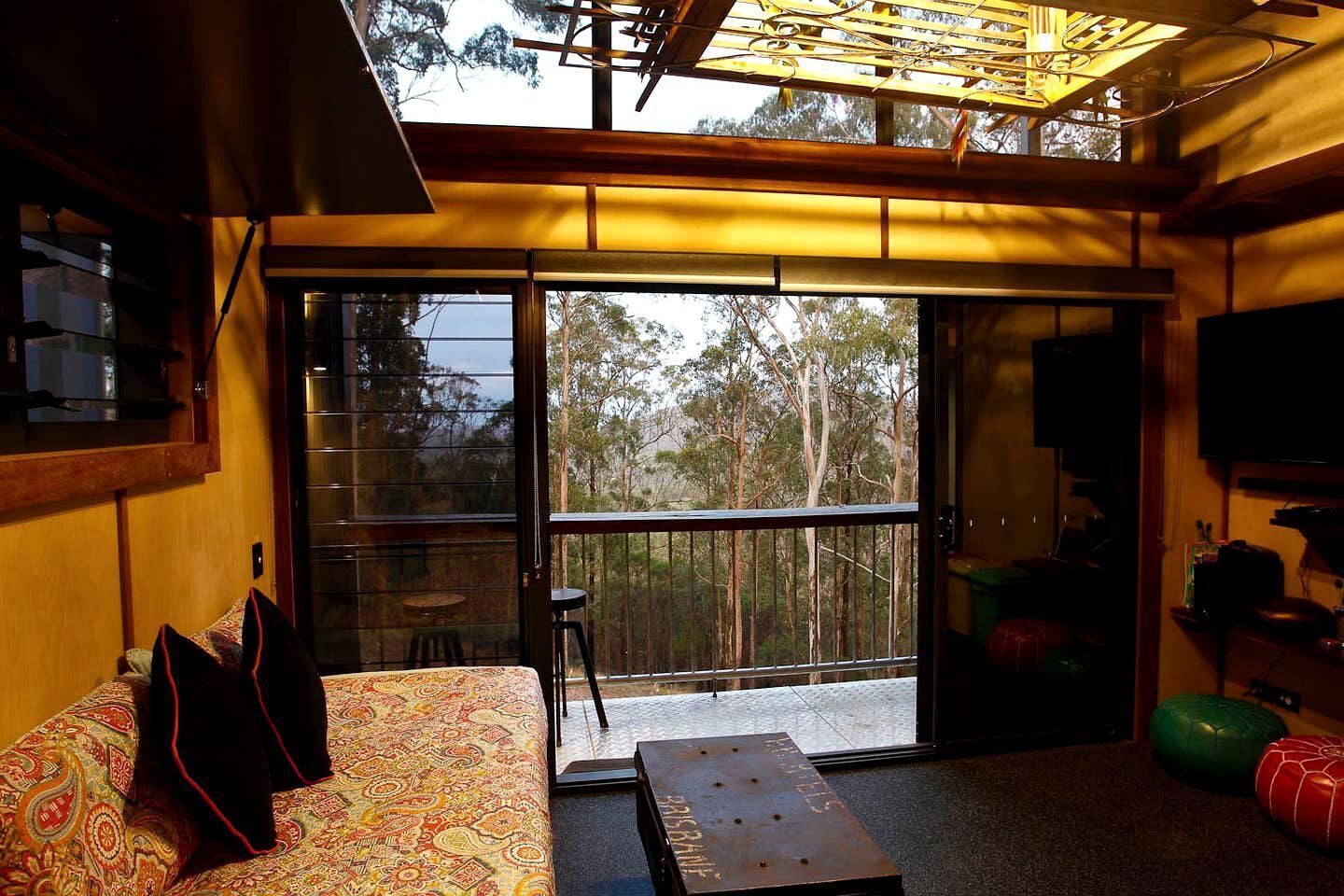 2 bedrooms, desk, WiFi, bed sheets
