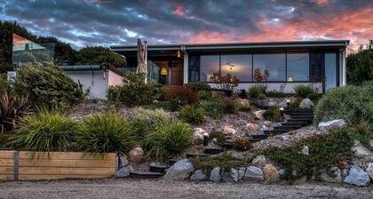 Impressive, Eco-Friendly Designer Rental with Pool for Bird Watchers and Ocean Enthusiasts in Venus Bay, Australia