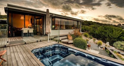 Impressive, Eco-Friendly Designer Rental with Pool for Bird Watchers and Ocean Enthusiasts in Venus Bay, Australia