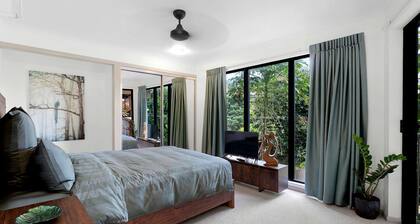 Chic Romantic Rental Perfect for a Secluded Couples Retreat in Queensland