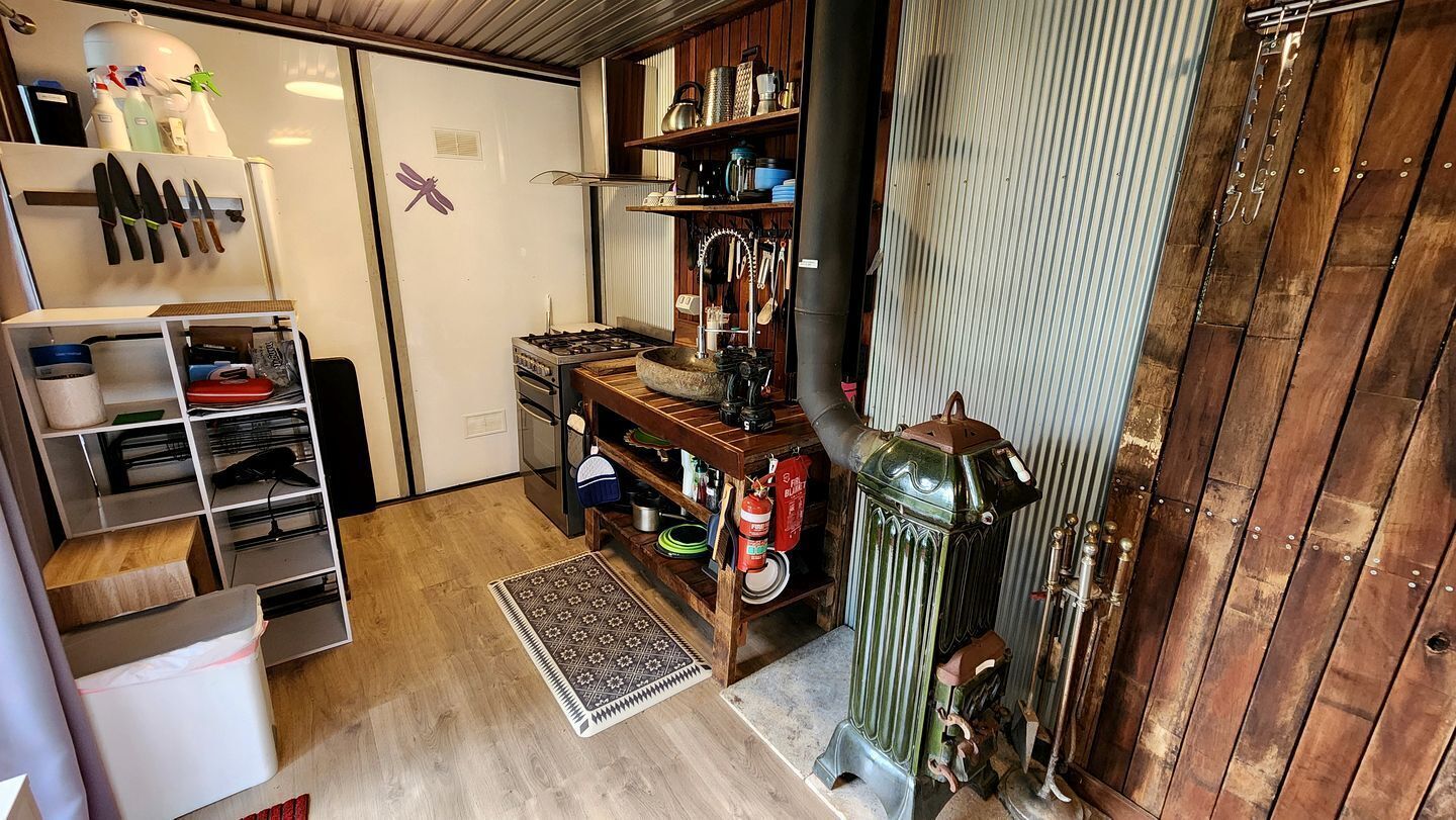 Kaffetrakter/tekoker, kjøleskap, ovn og kokeplater