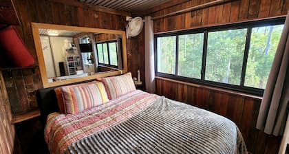 Off-Grid Equipped Container with Outdoor Pool and Amazing Views in Queensland