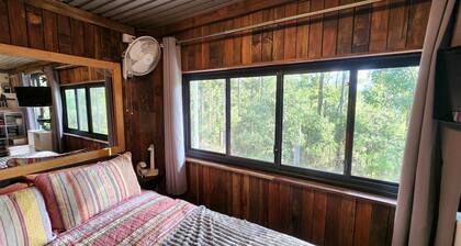 Off-Grid Equipped Container with Outdoor Pool and Amazing Views in Queensland