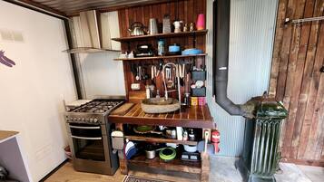 Coffee/tea maker, fridge, oven, stovetop
