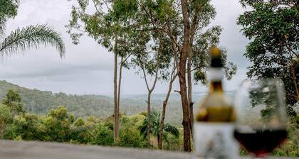 Peaceful Hilltop Cabin with Outdoor Bathtub and Wildlife Views Near Springbrook, Mudgeeraba, Queensland