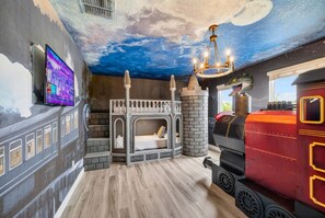 9 bedrooms, desk, iron/ironing board, travel cot - Ultimate 9BR Villa | Pool | Resort | Near Disney (Kissimmee)