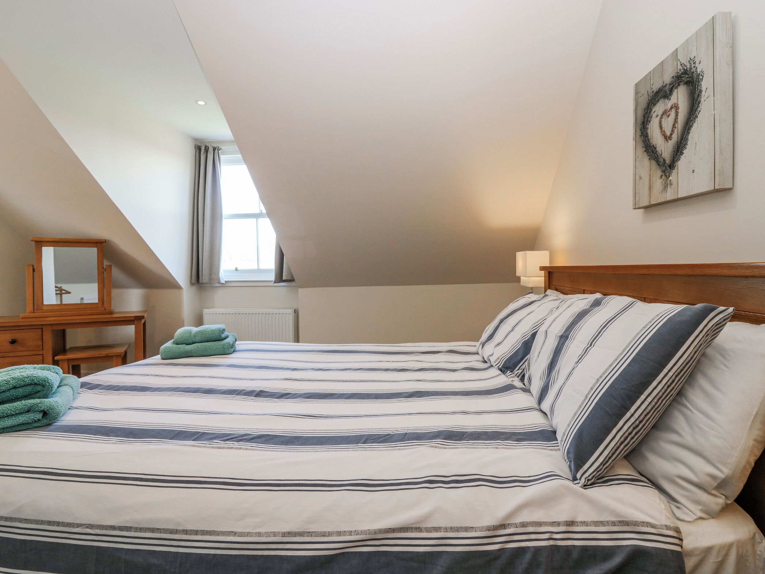 3 chambres, accès au Wi-Fi (inclus), décor unique, ameublement unique