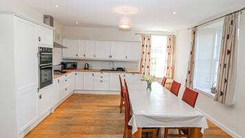Dishwasher, cookware/dishes/utensils