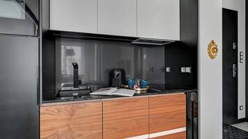 Deluxe Apartment, Balcony, Courtyard View | Interior