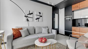 Apartamento luxo, sacada, vista para o pátio | Área de estar
