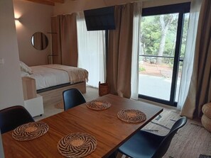 Casa, vista a la montaña | Cortinas blackout, insonorización y wifi gratis 