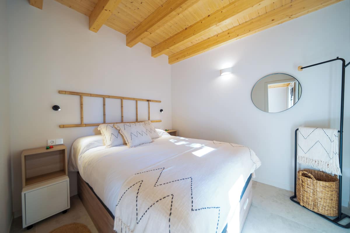 Casa de campo, vista al jardín | Cortinas blackout, insonorización, wifi gratis y ropa de cama