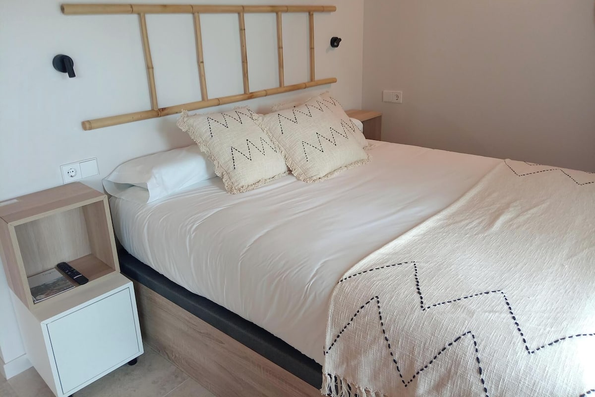 Casa de campo, vista a la montaña | Cortinas blackout, insonorización, wifi gratis y ropa de cama