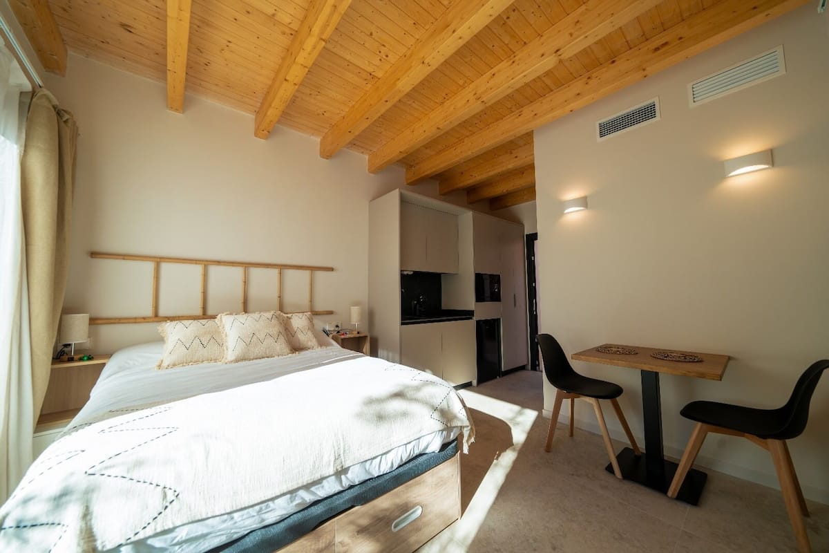Casa de campo, vista a la montaña | Cortinas blackout, insonorización, wifi gratis y ropa de cama