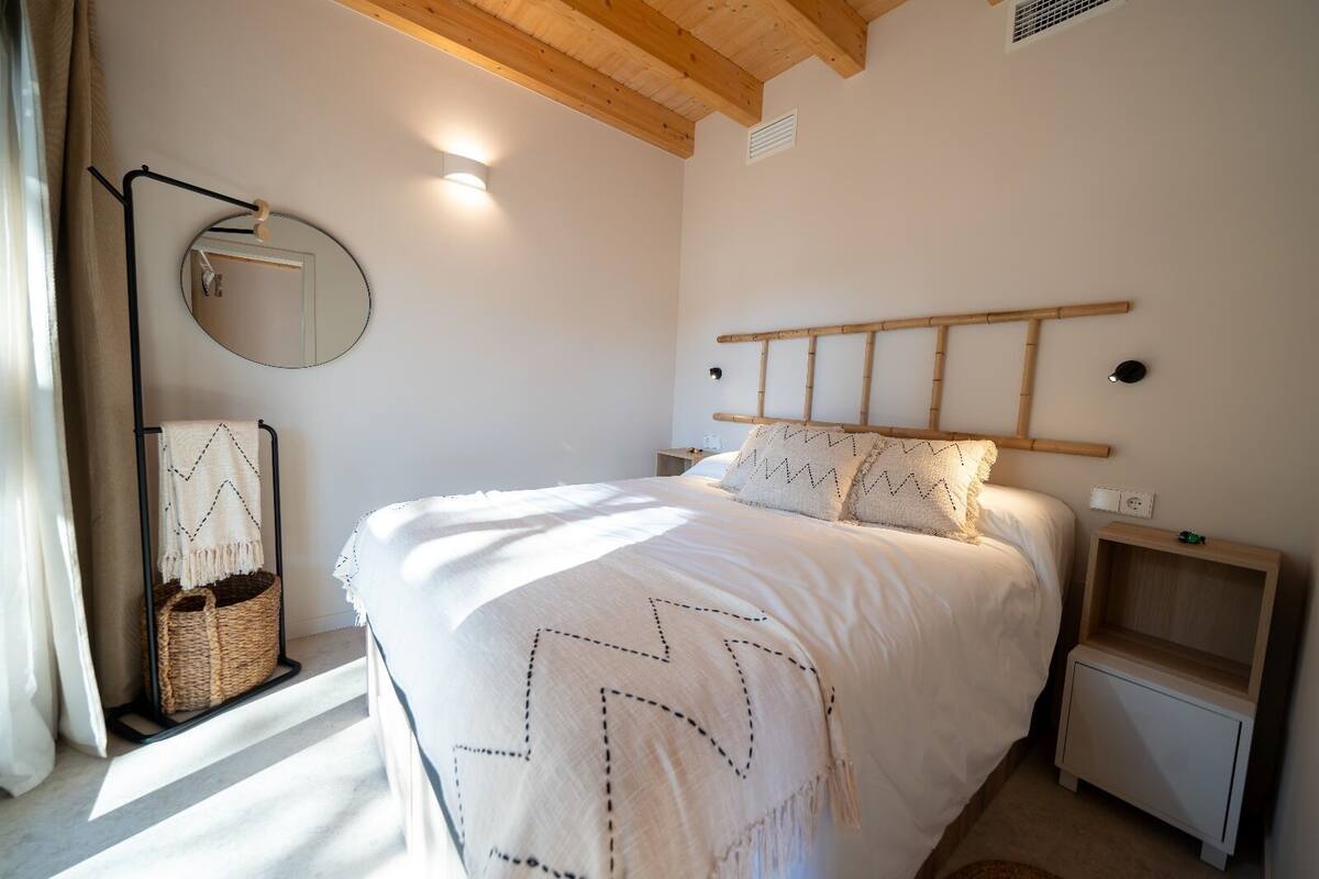 Casa de campo, vista a la montaña | Cortinas blackout, insonorización, wifi gratis y ropa de cama