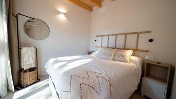 Cottage, Mountain View | Blackout curtains, soundproofing, free WiFi, bed sheets