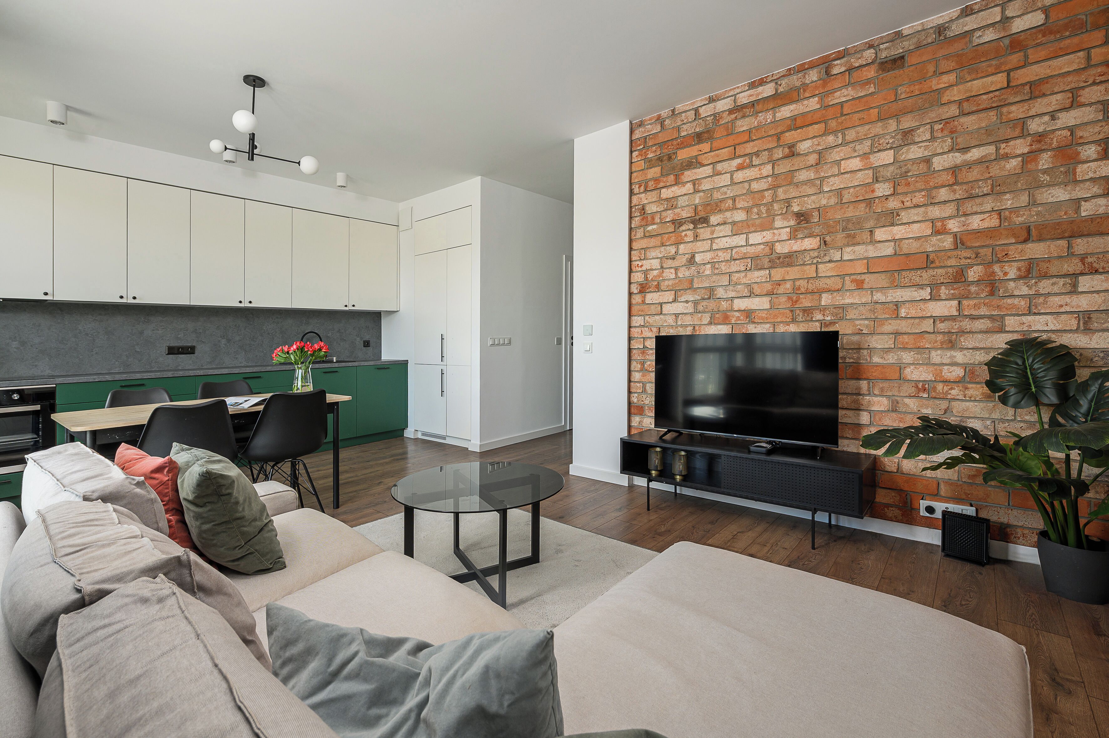 Apartamento família, sacada, vista para o pátio | Área de estar