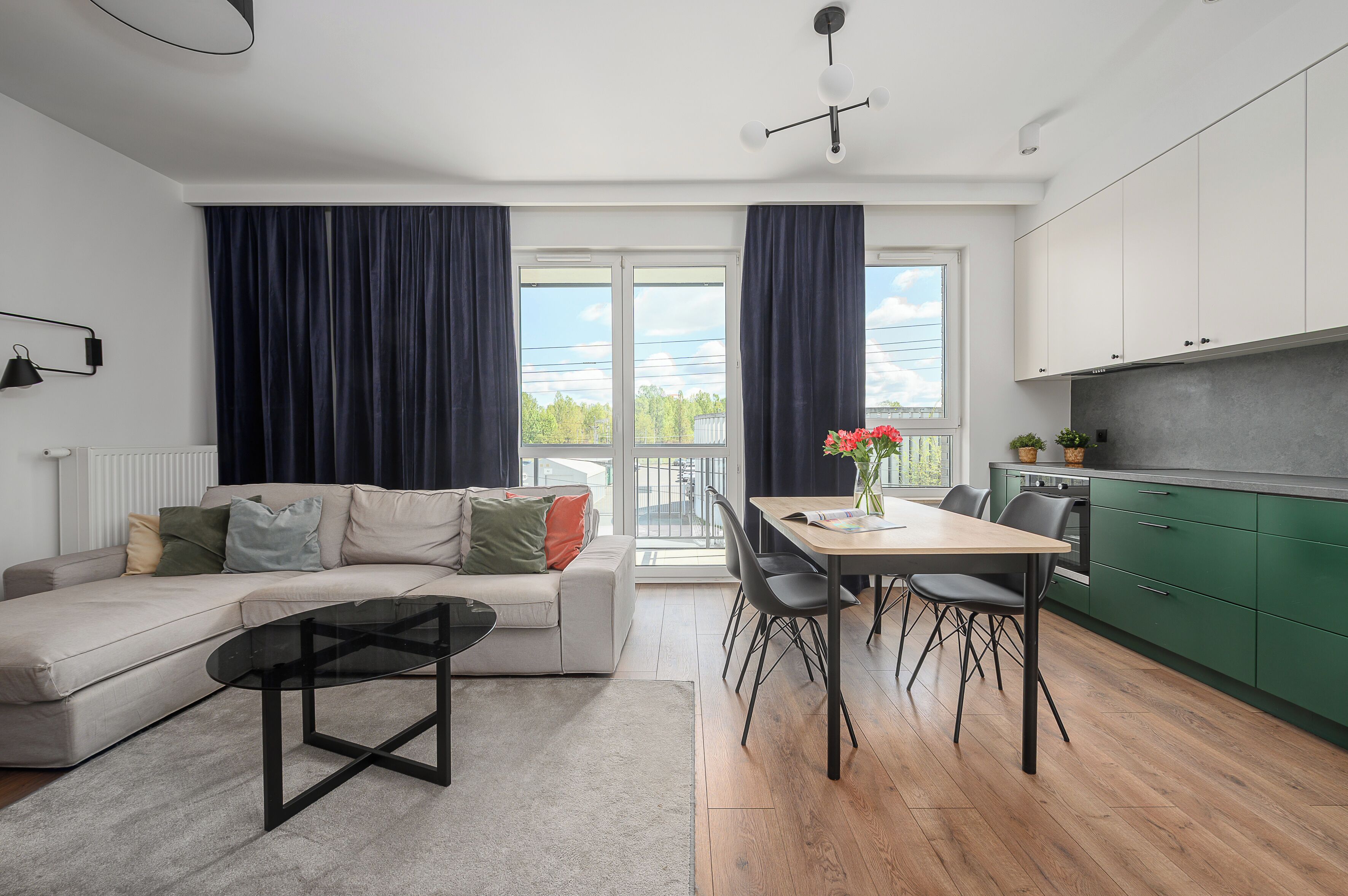 Apartamento família, sacada, vista para o pátio | Área de estar