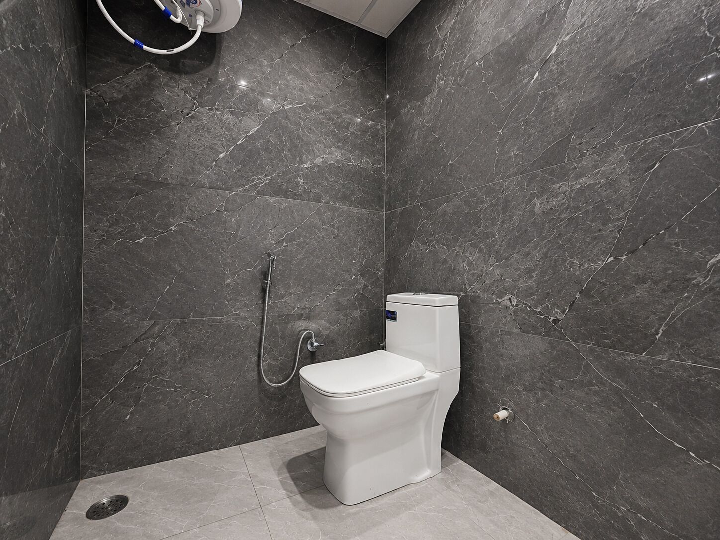 Family Room | Bathroom
