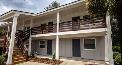 Pines at 5 Corporate Furnished Rentals Suite 214