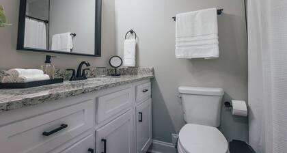 Pines at 5 Corporate Furnished Rentals Suite 214