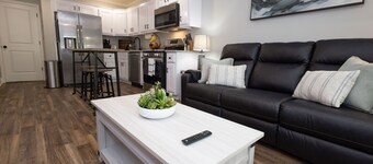 Pines at 5 Corporate Furnished Rentals Suite 214