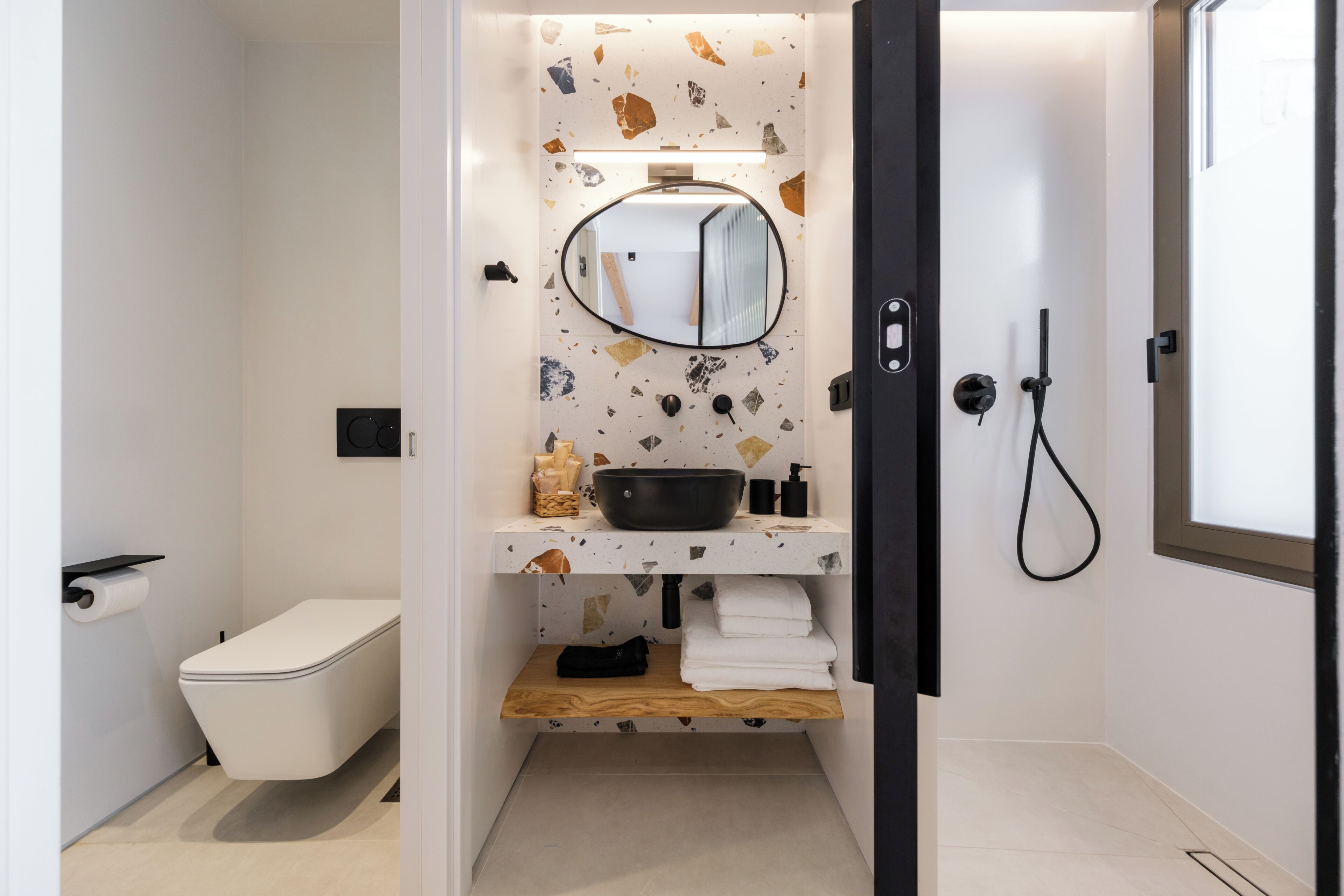 Junior Suite, Pool View with Outdoor Hot Tub | Badezimmer