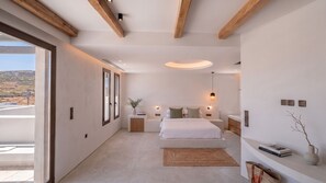 Premium Suite with Outdoor Hot Tub | 高級寢具、房內夾萬、遮光窗簾/窗簾、熨斗/熨衫板