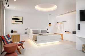 Premium Suite with Outdoor Hot Tub | Premium bedding, in-room safe, blackout drapes - The Lofts Paros Executive Suites (Naousa)