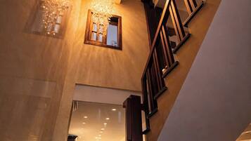Luxury-Villa, Balkon, Seeblick | Innenbereich
