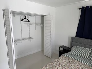 Ferros/tábuas de passar roupa, Wi-Fi, roupa de cama