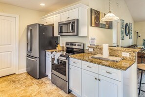 Interior - 6 Mi to Dtwn Conway! Quiet Family Getaway w/ Patio (Conway)