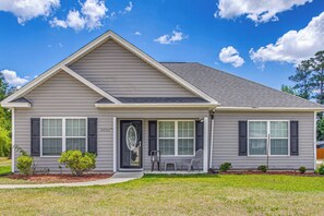 Interior - 6 Mi to Dtwn Conway! Quiet Family Getaway w/ Patio (Conway)