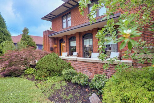 Midtown Jackson - 1900 Brick Craftsman Home