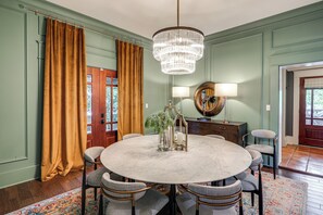 Talo (4 Bedrooms) | Sisätilat
