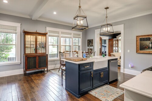 Midtown Jackson - 1900 Brick Craftsman Home