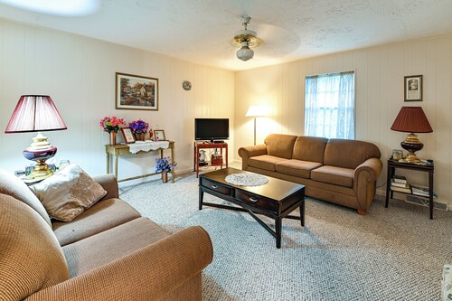 Bring Your Pets! Walkable Retreat in Manchester