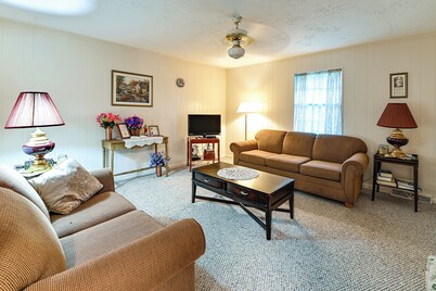 Bring Your Pets! Walkable Retreat in Manchester
