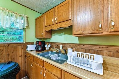 Bring Your Pets! Walkable Retreat in Manchester