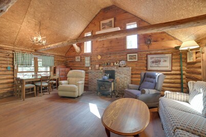Private Sauna + Deck: Pigeon River Retreat!