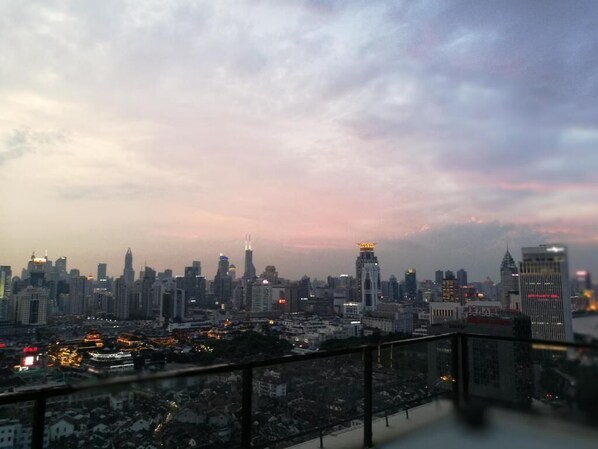 Apartment, Kitchen, City View | Property grounds