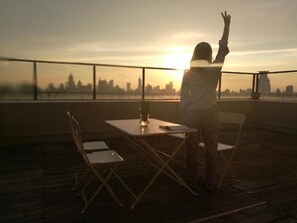 Standard Quadruple Room, Balcony, City View | Outdoor dining