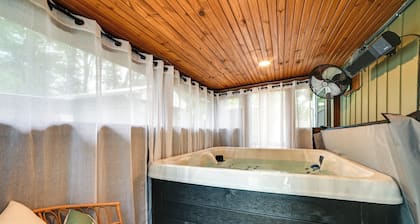 Hot Tub, Deck! Tiny Home Retreat By Kentucky Lake