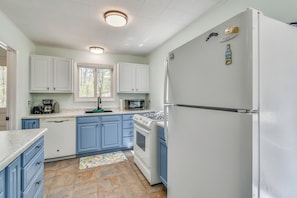 Interior - Walk to Lake Huron Beach Access! Family Getaway (East Tawas)