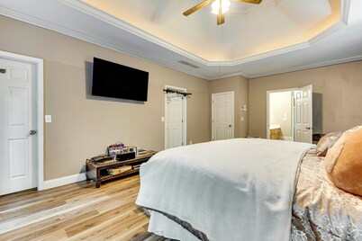 Harps Lake Family Retreat on 3 Private Acres